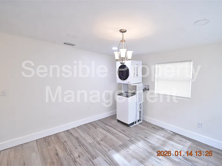 907 E Patterson St — Photo 9