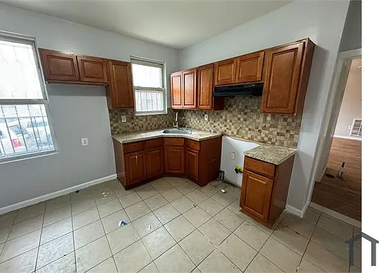 65 Hawkins St #3 — Photo 1