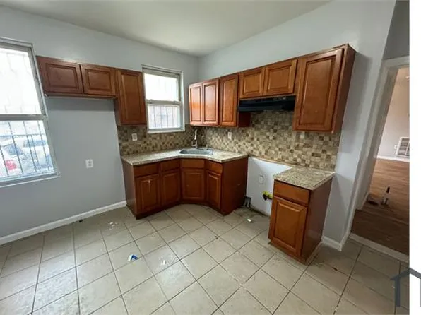 65 Hawkins St, Newark, NJ