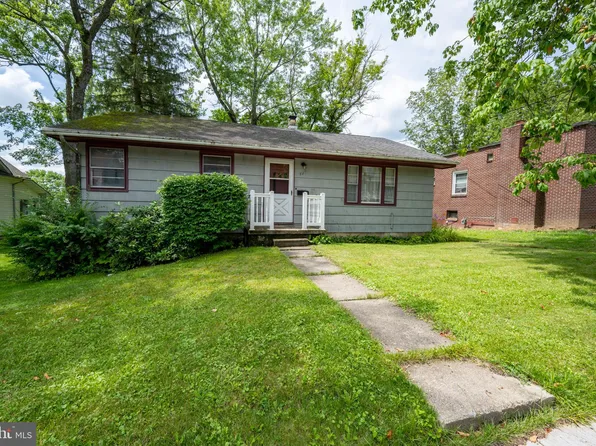 723 E Oak St, Oakland, MD 21550