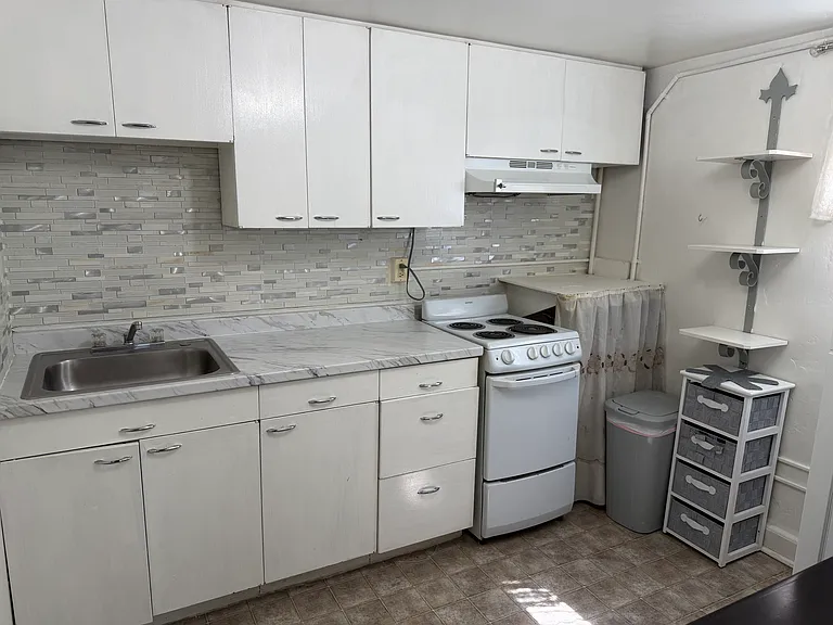 1111 Strand Pl #B — Photo 5