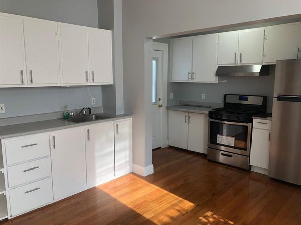 564 Putnam Ave #2R