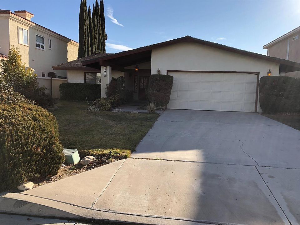 1st image of 13915 Spring Valley Pkwy