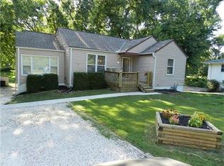 726 Lakewood Rd, Bonner Springs, KS 66012