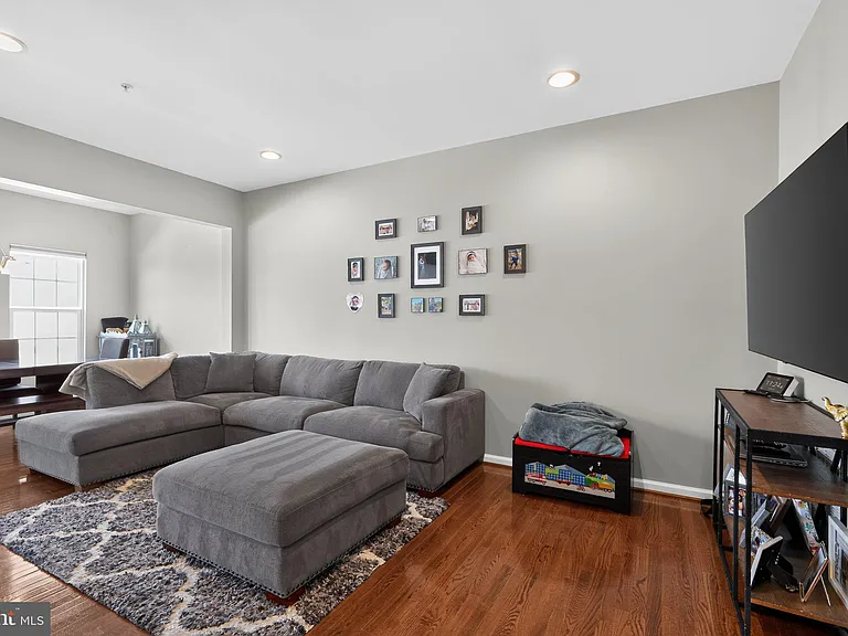 1551 Emily Ct — Photo 4
