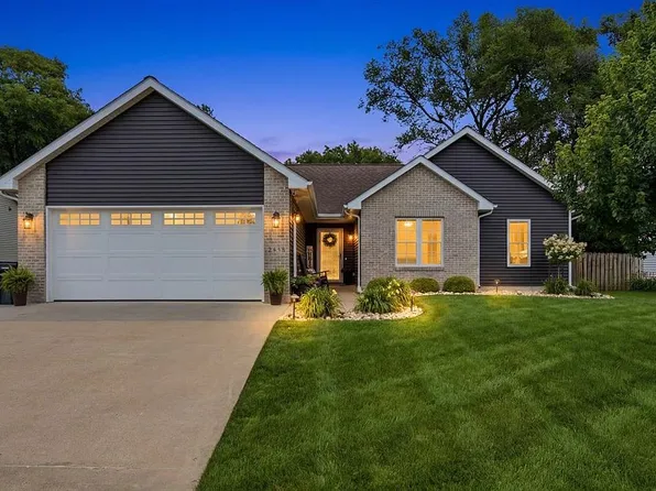 2405 Jaclyn St, Cedar Falls, IA 50613