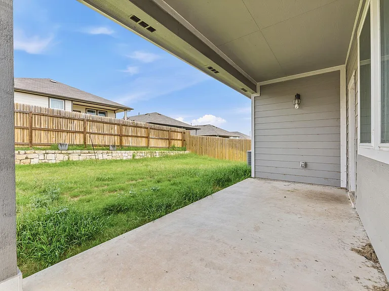 202 Eagle Mountain Trl — Photo 34