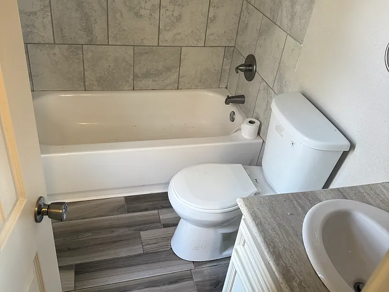 819 Hardy Springs Cir #D — Photo 11