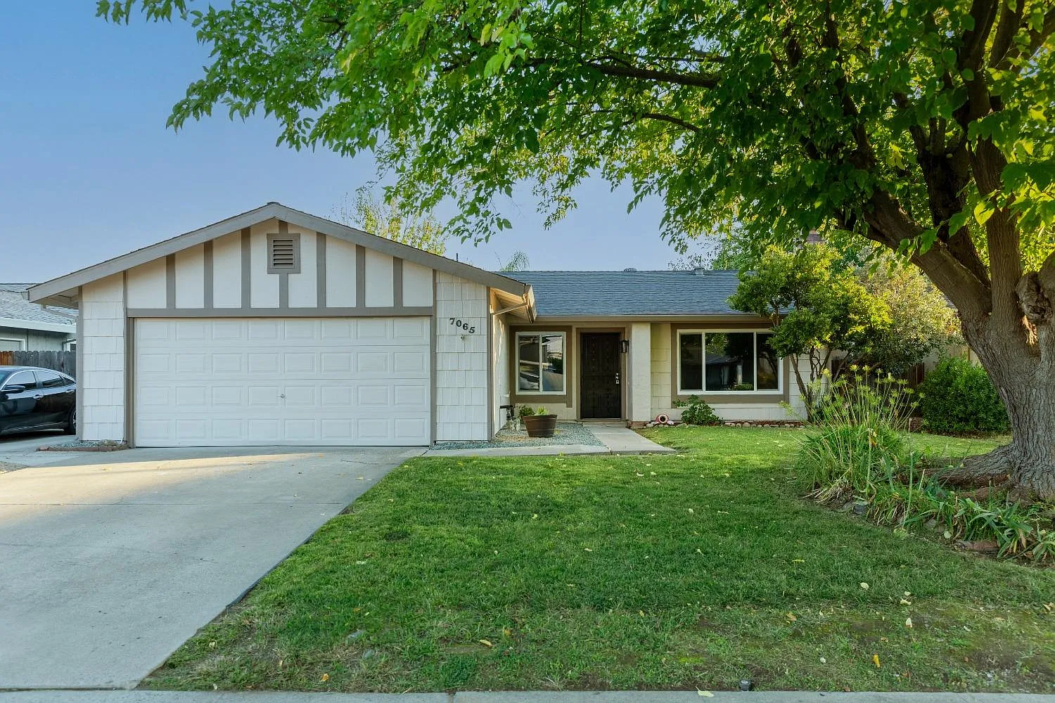 7065 Sunburst Way photo 1