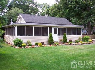 18 10th St, Monroe Township, NJ 08831