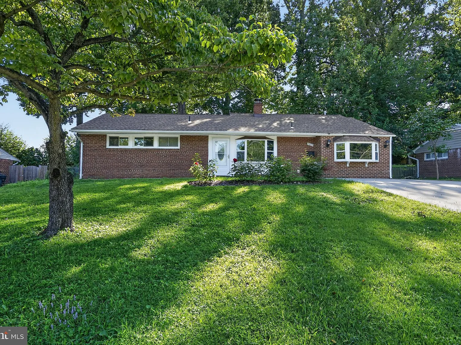 5 bed, 2.0 bath, 2404 sqft, $3,600 — Photo 1