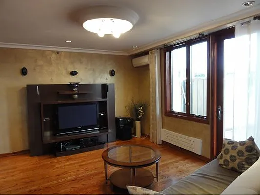 Sold by High Class Realty SB LLC | media 21