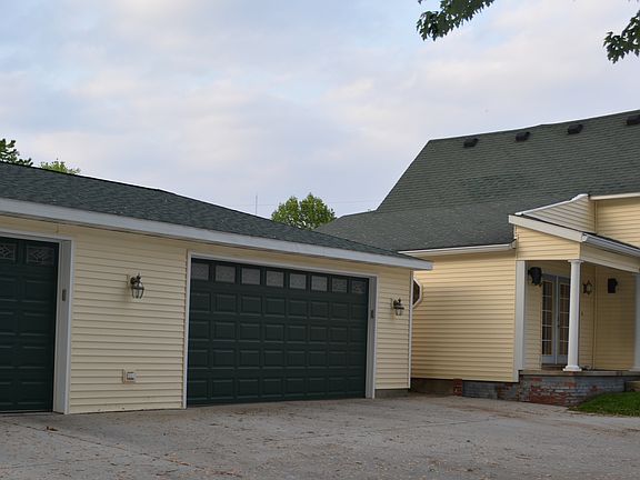3rd image of 602 Burlington Ave