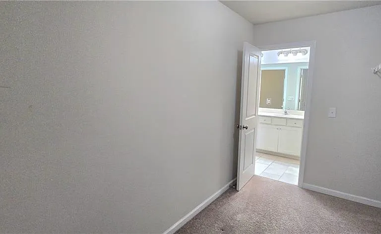 3608 Hidden Valley Cir — Photo 34