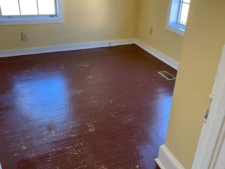 1002 Fisher St — Photo 4