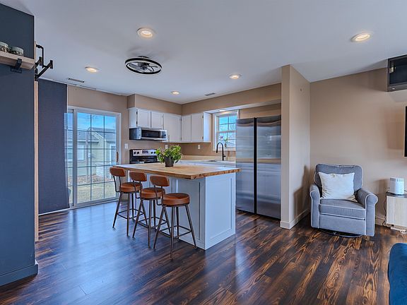 5th image of 87 Rose Ln