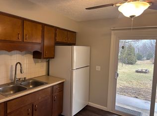 304 Robinhood Ln #E, Bloomington, IL