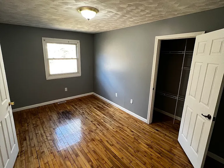 10 Shaker Rd — Photo 15