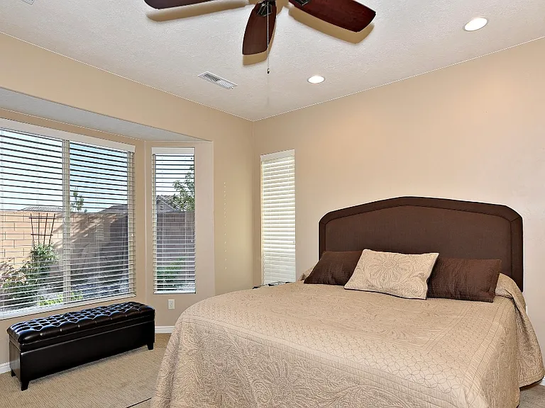 1556 W Songbird Dr — Photo 9