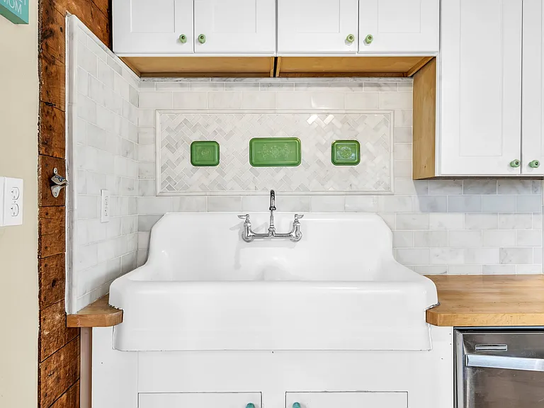 82 Hills Beach Rd — Photo 8