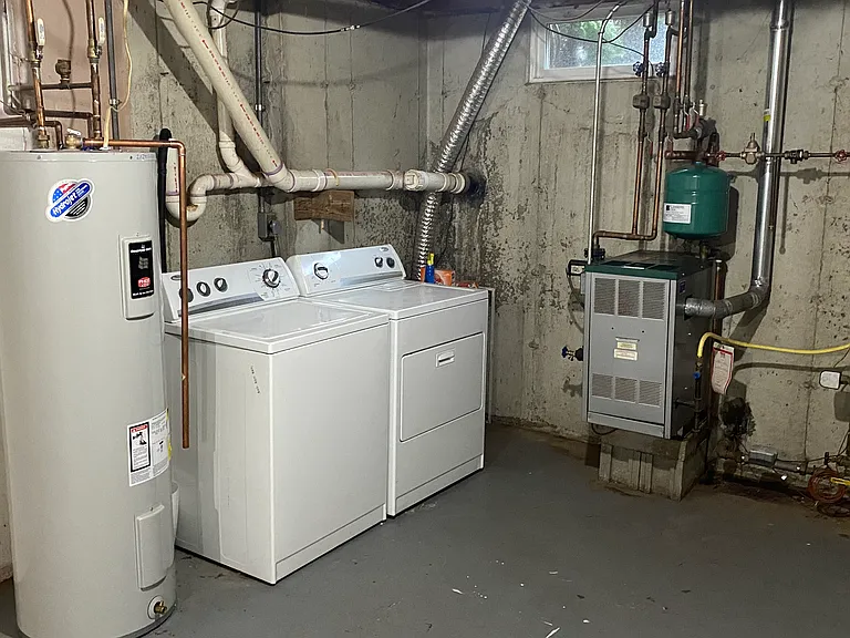 Full Basement with Washer & Dryer