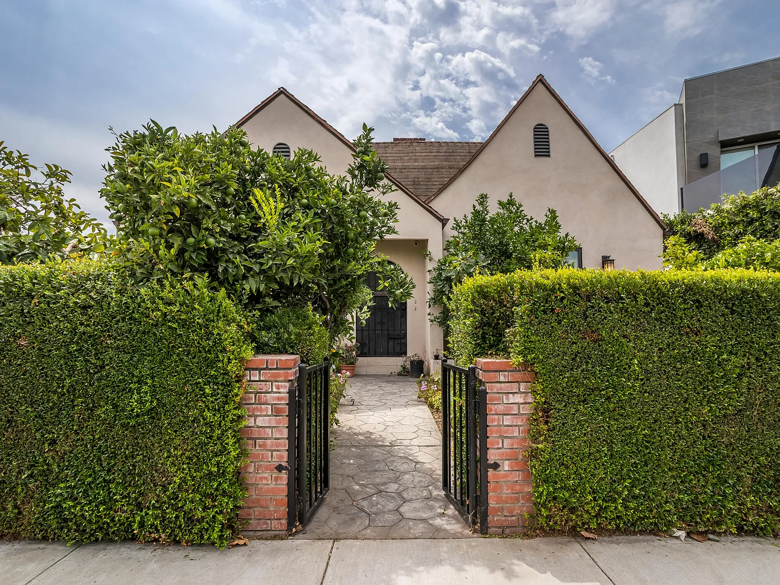 2 bed, 1110 sqft, $4,500 — Photo 3