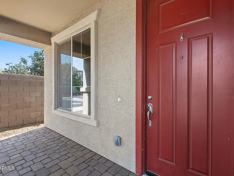 7422 S 28th Pl — Photo 4