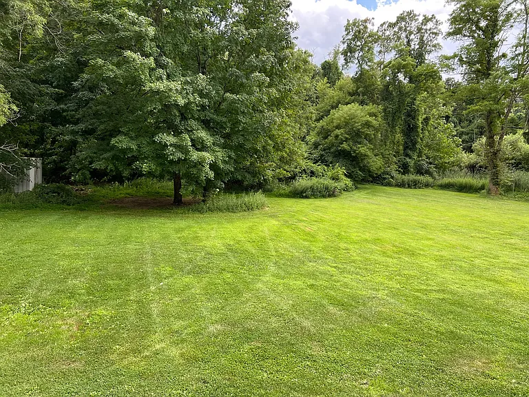 121 E Hook Cross Rd — Photo 5