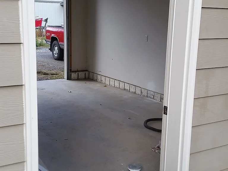 One car garage with alley access