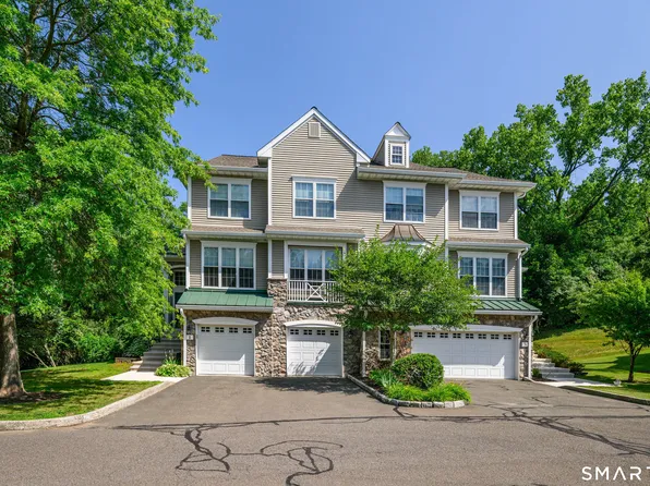 1 Cambridge Drive #1, Danbury, CT 06811