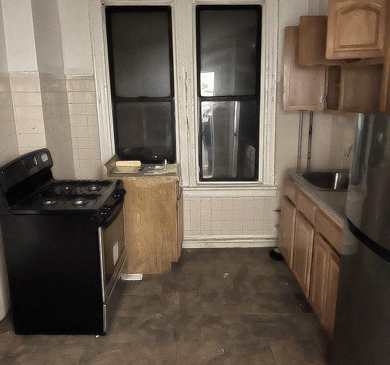 Kitchen (eat in kitchen)
