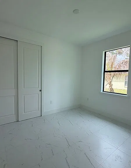 496 Loretta Blvd — Photo 8