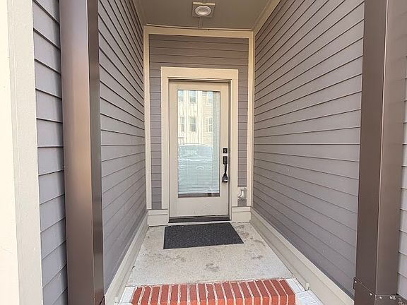 3rd image of 13 Vine St NE #13
