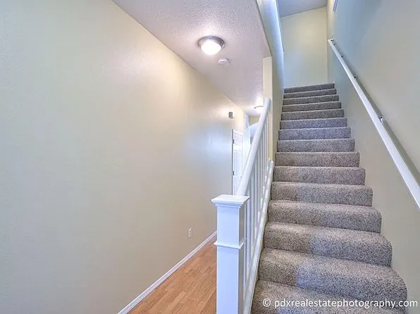 17296 Pleasanton Ln, Beaverton, OR 97003