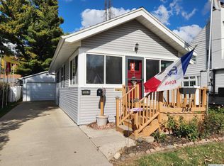 1044 3rd St NW, Mason City, IA 50401