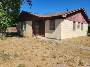 901 Coleman St, Poteet, TX 78065