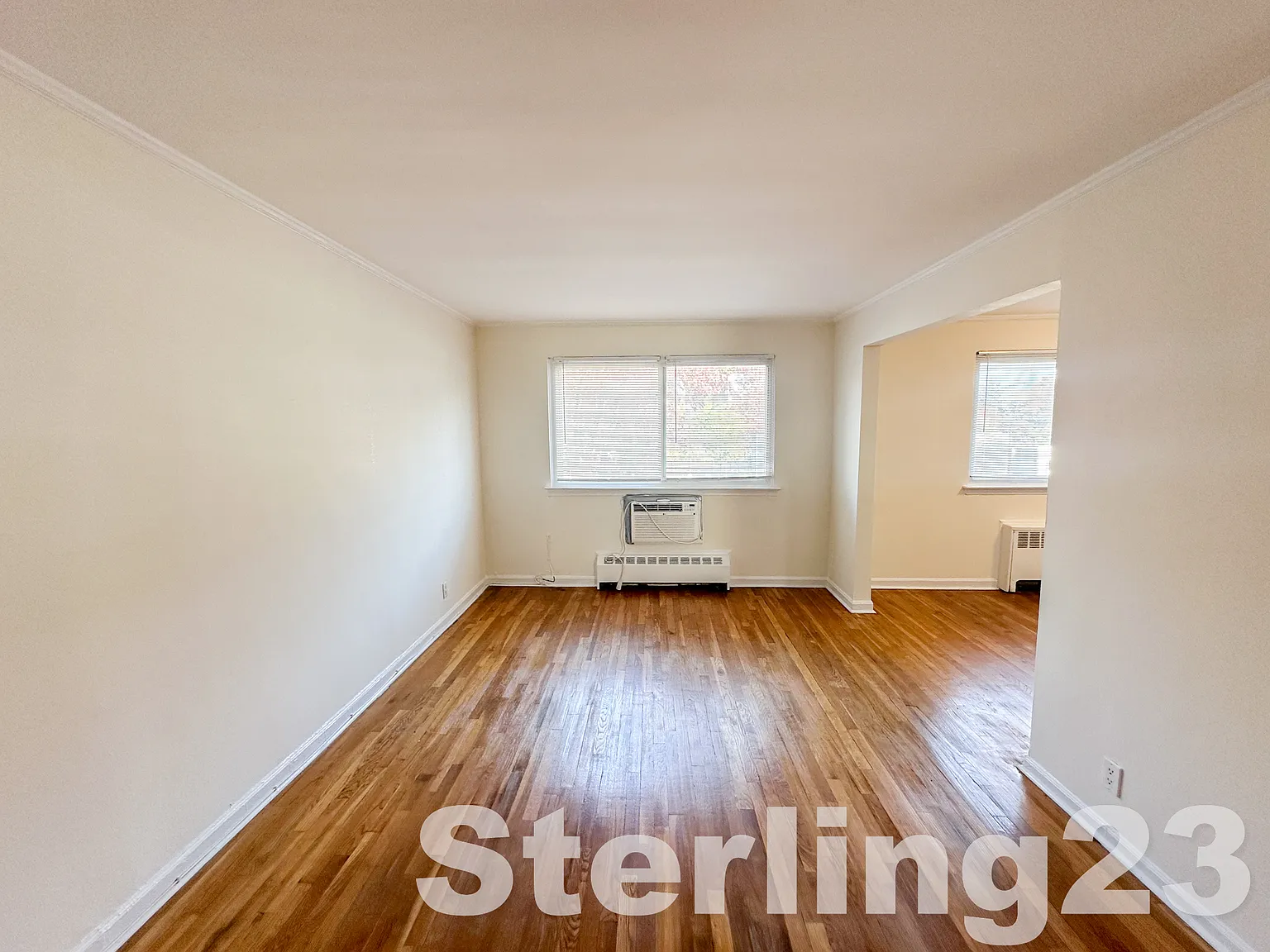 21-24 Hoyt Avenue South — Photo 2
