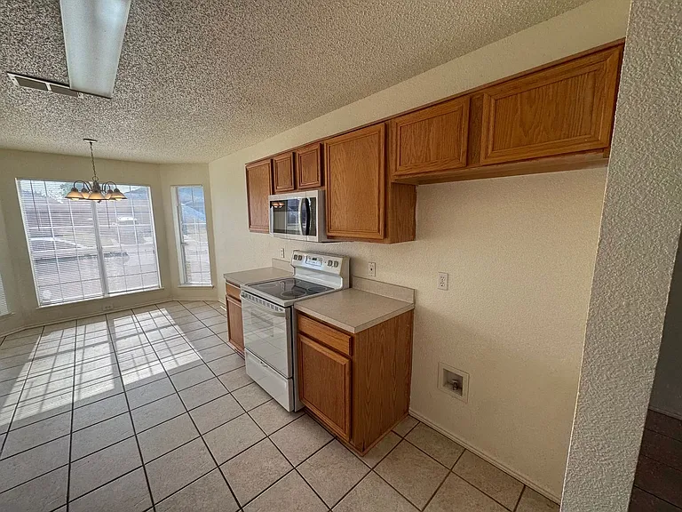 8045 Cannonwood Dr — Photo 9