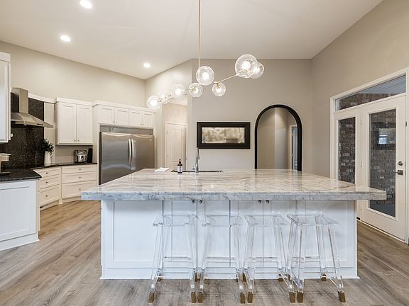 17th image of 442 Lakeview Cir