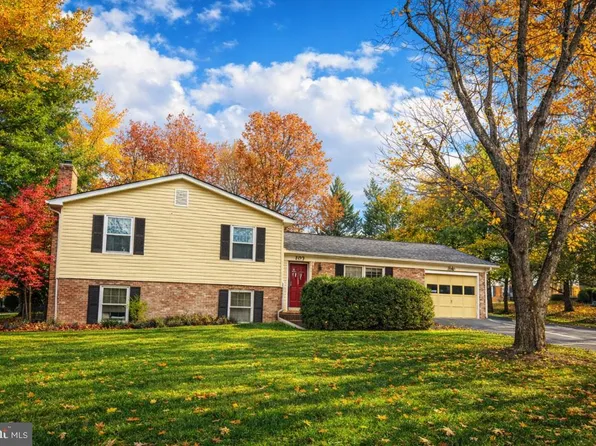 303 Westmoreland Dr, Stephens City, VA 22655