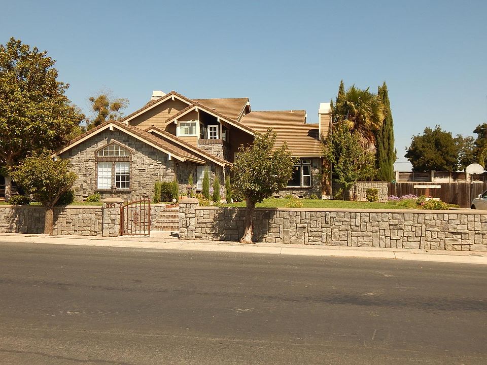1st image of 321 Tierra Del Sol