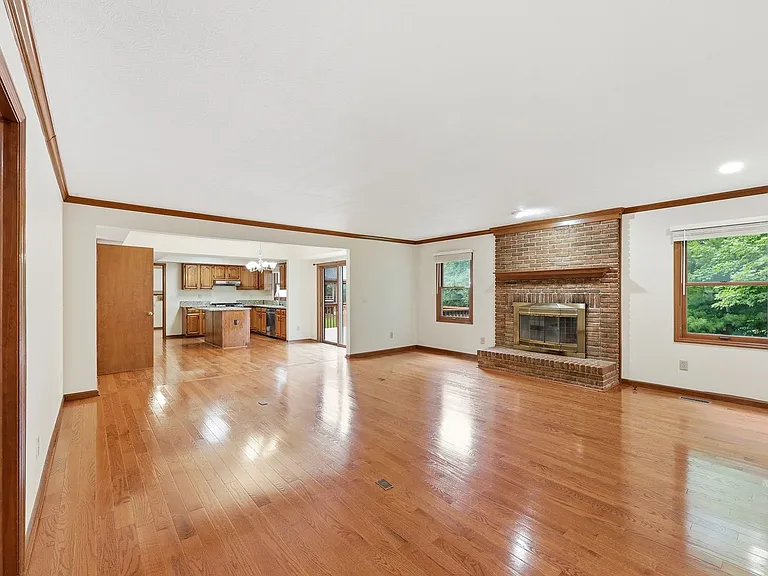 7666 Windwood Dr — Photo 9