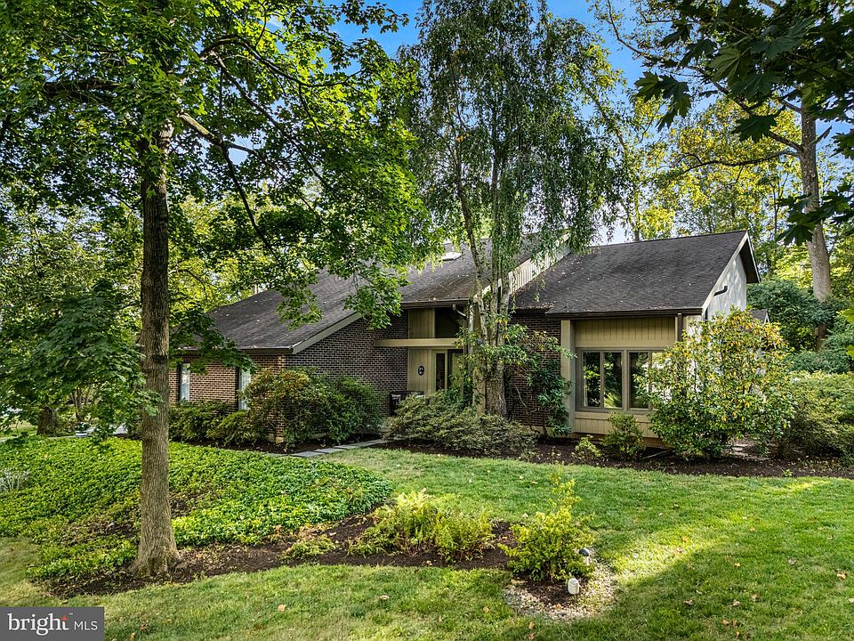 1st image of 641 Thorncroft Dr