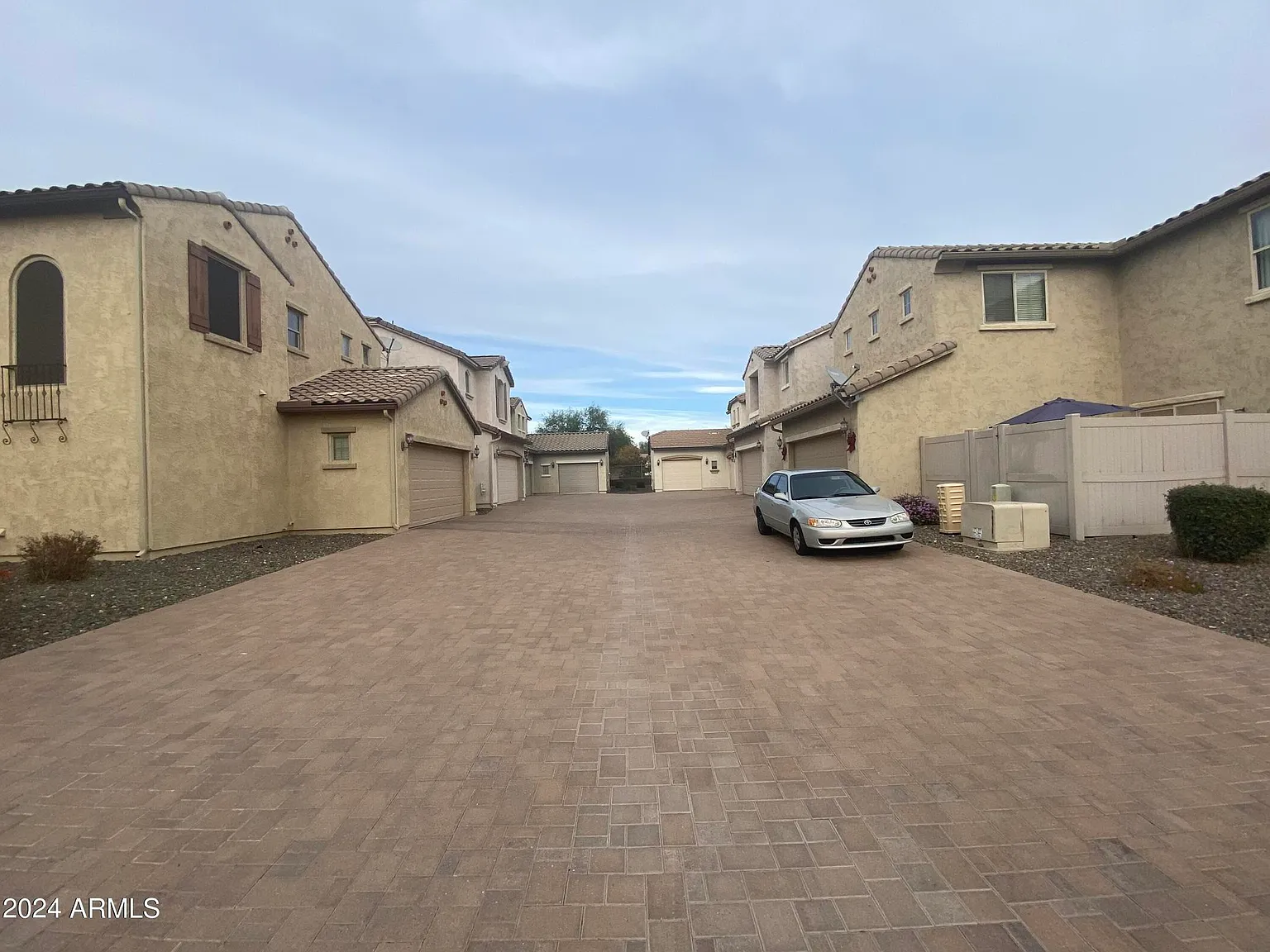 3 bed, 1871 sqft, $2,399 — Photo 2