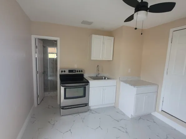 14915 NW 8ct, Miami, FL 33168