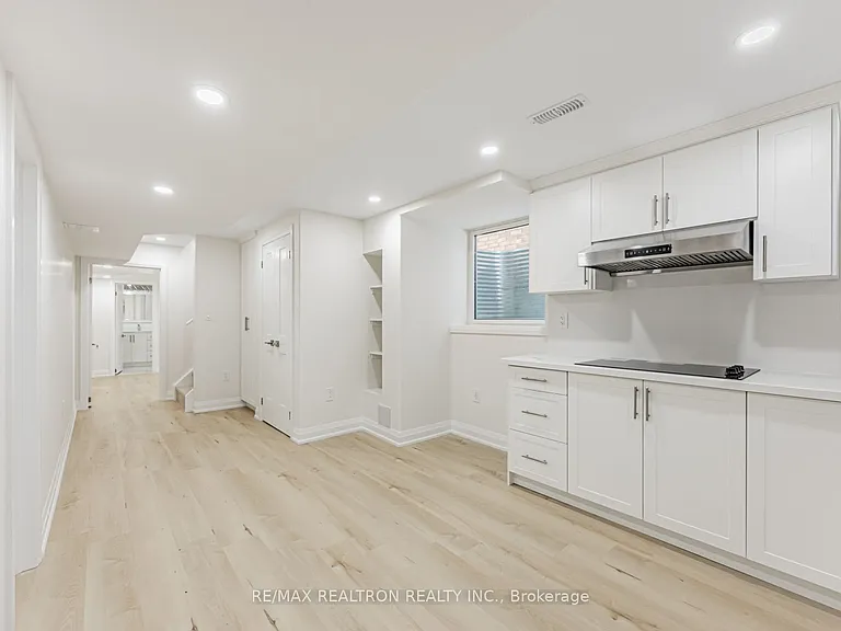 91 McRoberts Cres — Photo 13