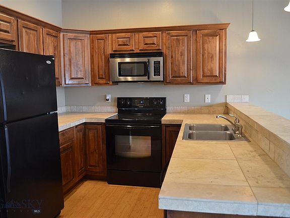 4th image of 913B Forestglen Dr #913B