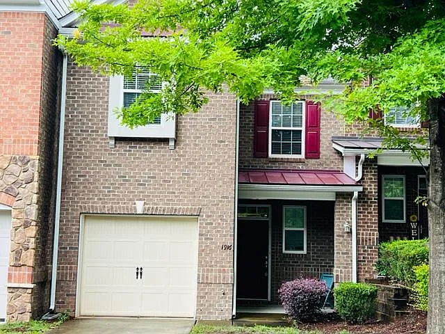 1916 Whirlaway Ct — Photo 2
