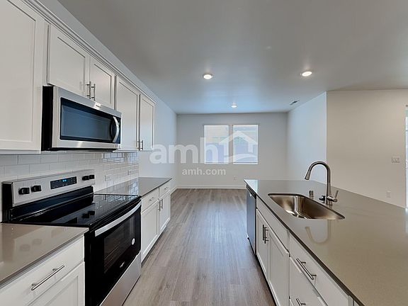 4th image of 4823 85th Pl NE