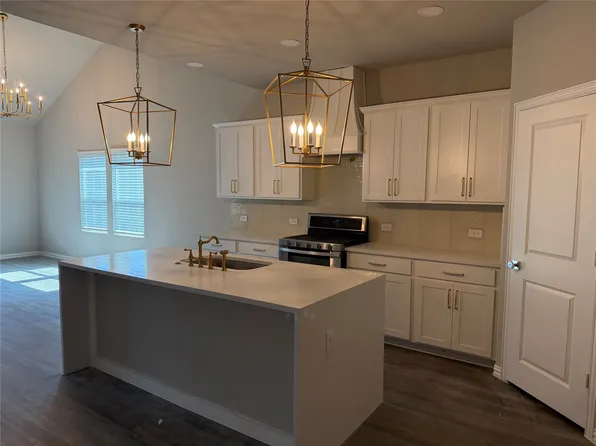 617 Fletcher Dr, Fate, TX 75087